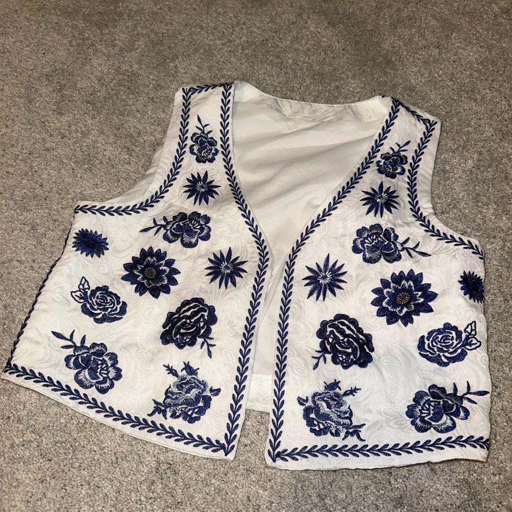 Boho Country Crop Vest Blue embroidered flowers, size small